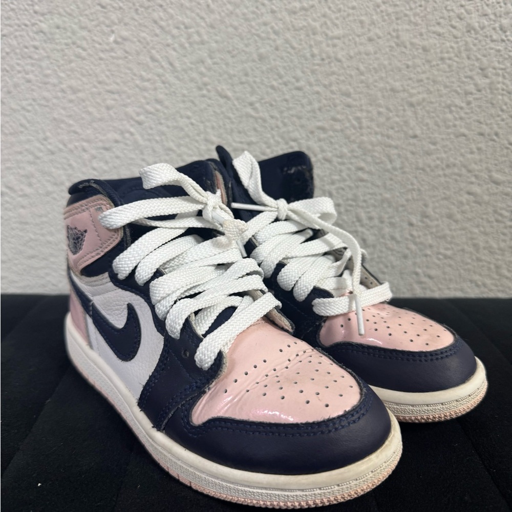 Nike Air Jordan 1 Retro High OG BUBBLEGUM DUNKS Pink & Navy Blue Sneakers